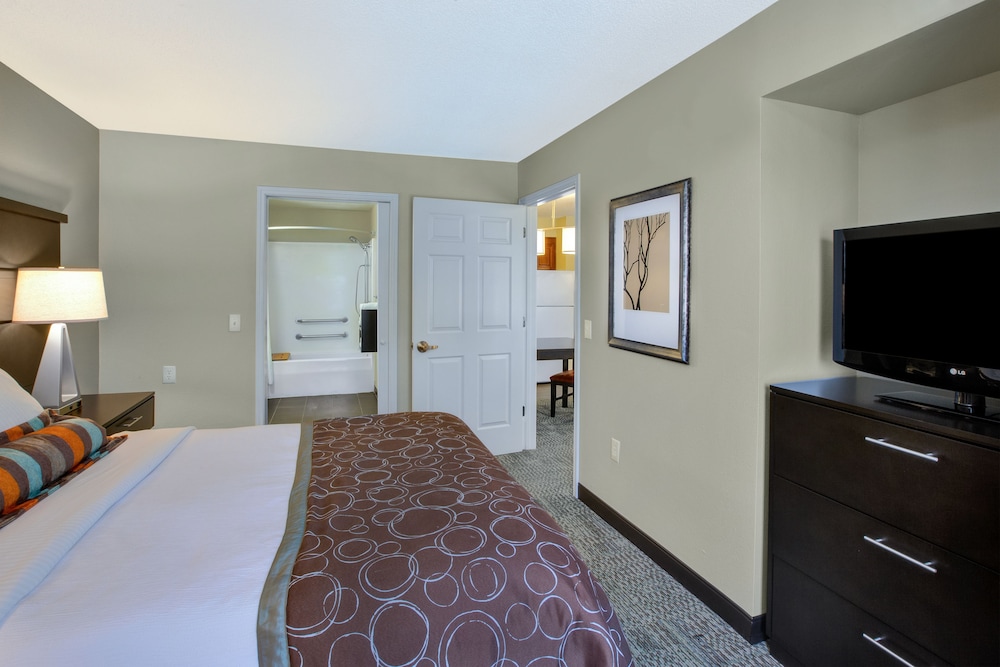 Staybridge Suites Louisville-East 15/61