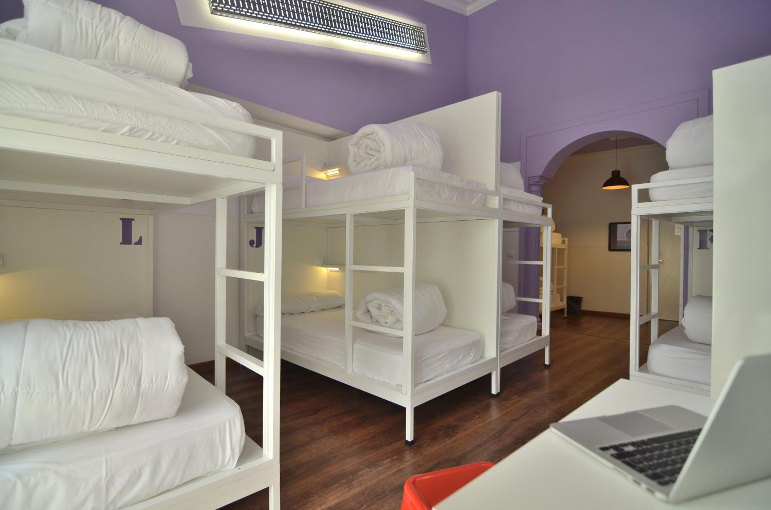 Mixed Dorm, 12 Beds, Far Home Atocha 2/6
