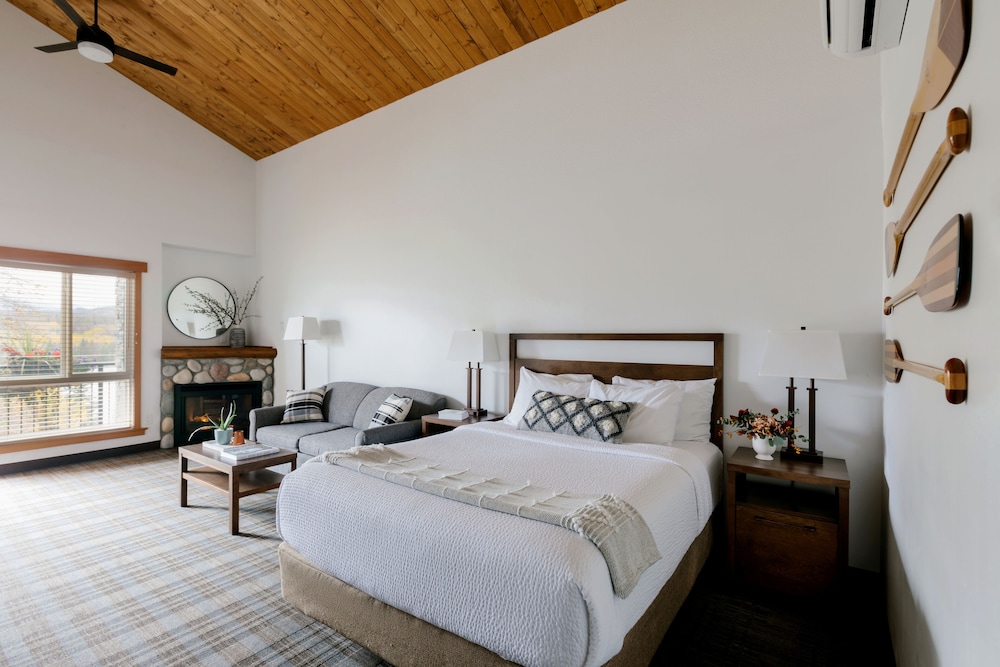 Pyramid Lake Resort 11/48