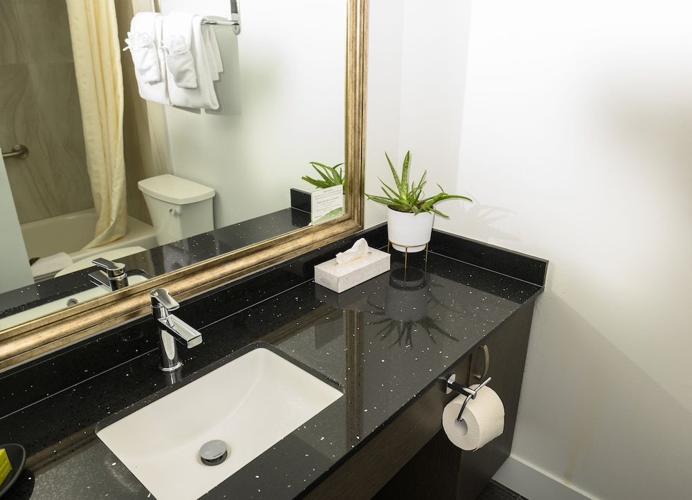 Oceanfront Suites At Cowichan Bay 52/63