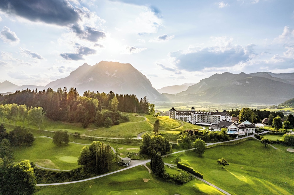 IMLAUER Hotel Schloss Pichlarn 44/50