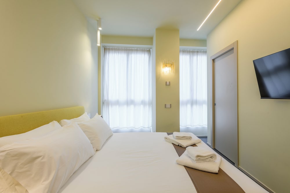 Milan Royal Suites Luxury Apartments 24/50