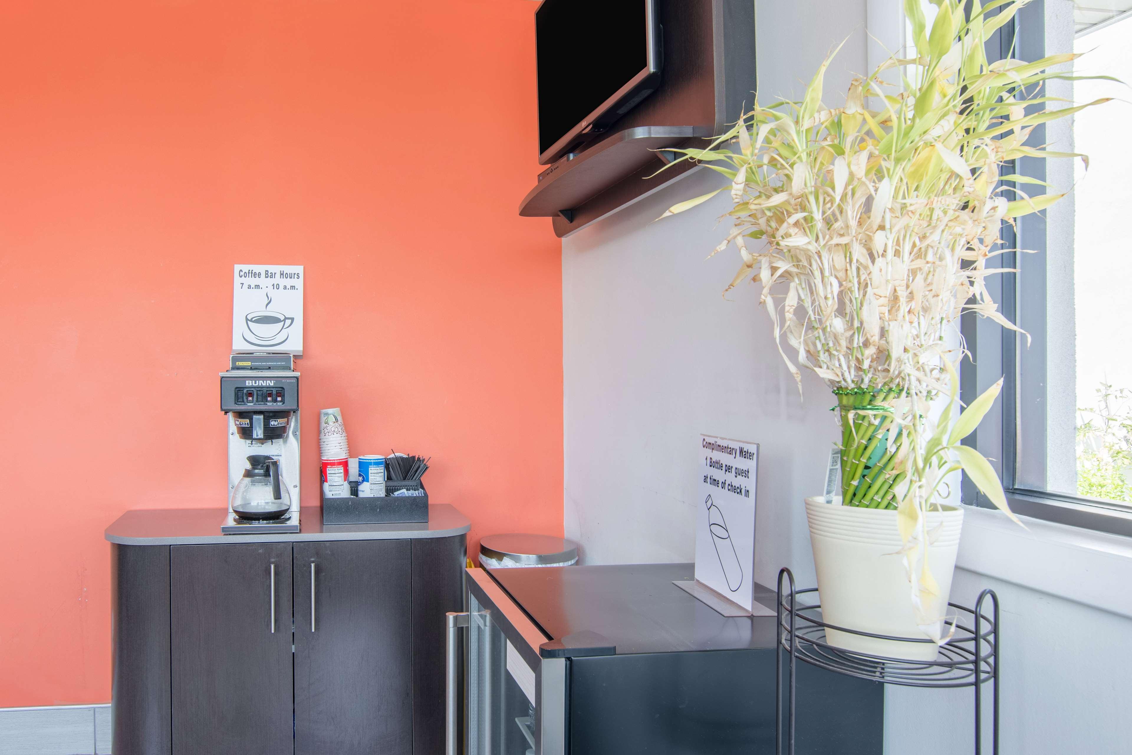 Lobby at Motel6 Glassboro - Rowan University, Glassboro - NJ