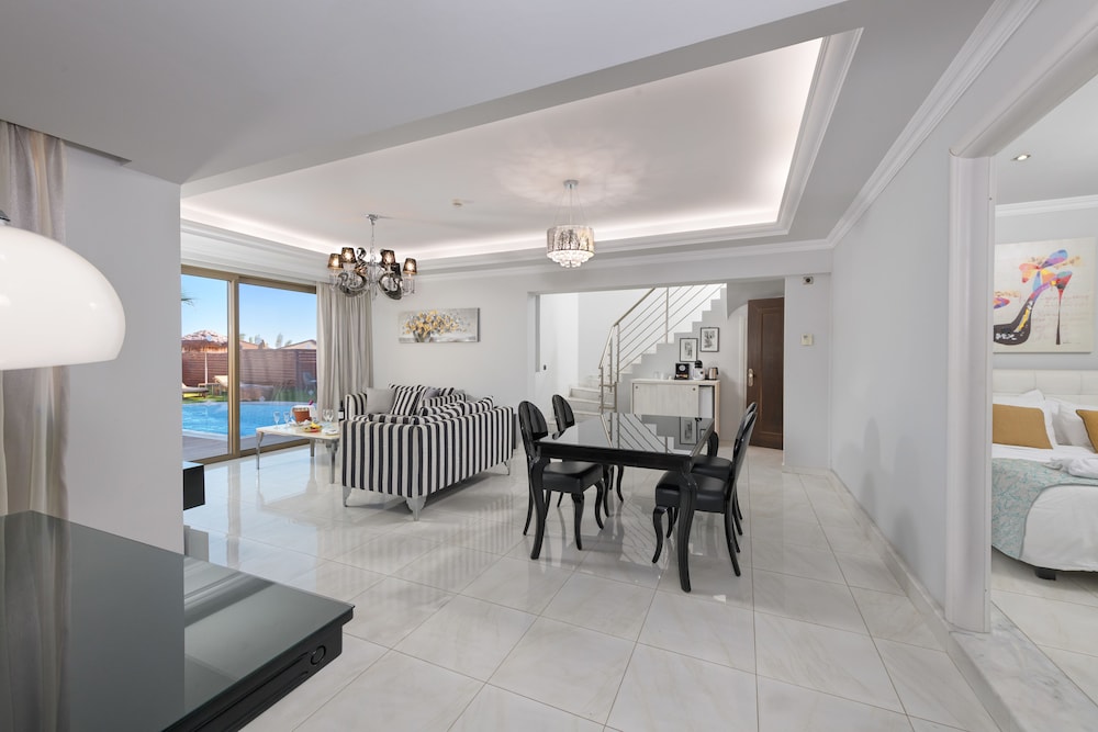 La Marquise Luxury Resort Complex 60/71