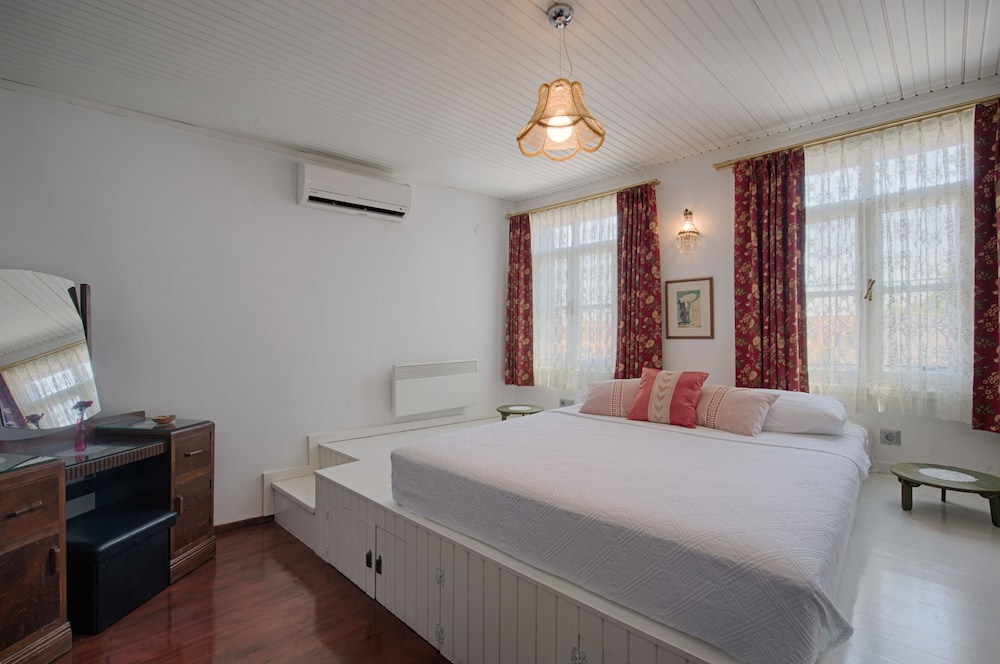 Amaranda Ada Evi - Adults Only 10/24