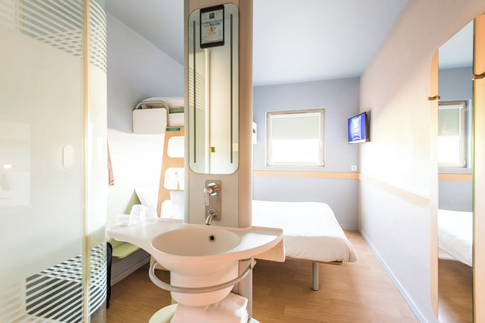 Ibis Budget Amberieu En Bugey Chateau Gaillard 32/36
