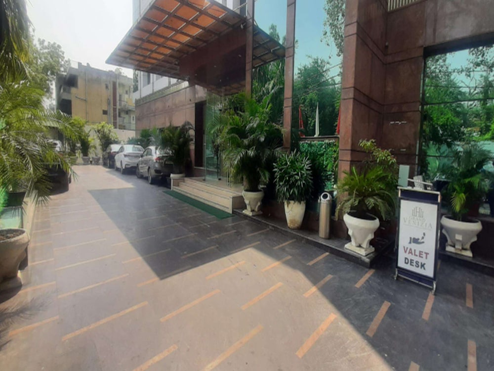 Venizia Sarovar Portico (ex Grand Venizia) 45/55