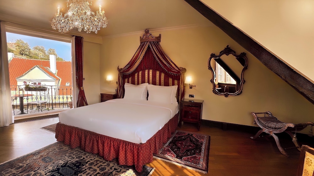 EXCLUSIVE, DECASTELLO, SUITE