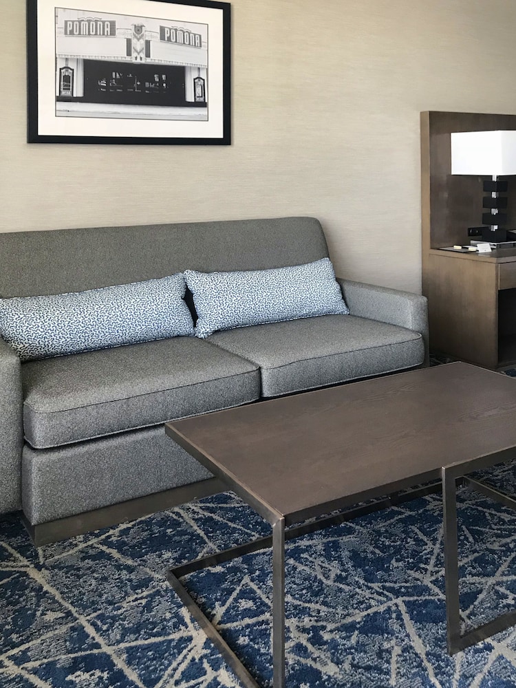 Doubletree By Hilton Pomona 33/64