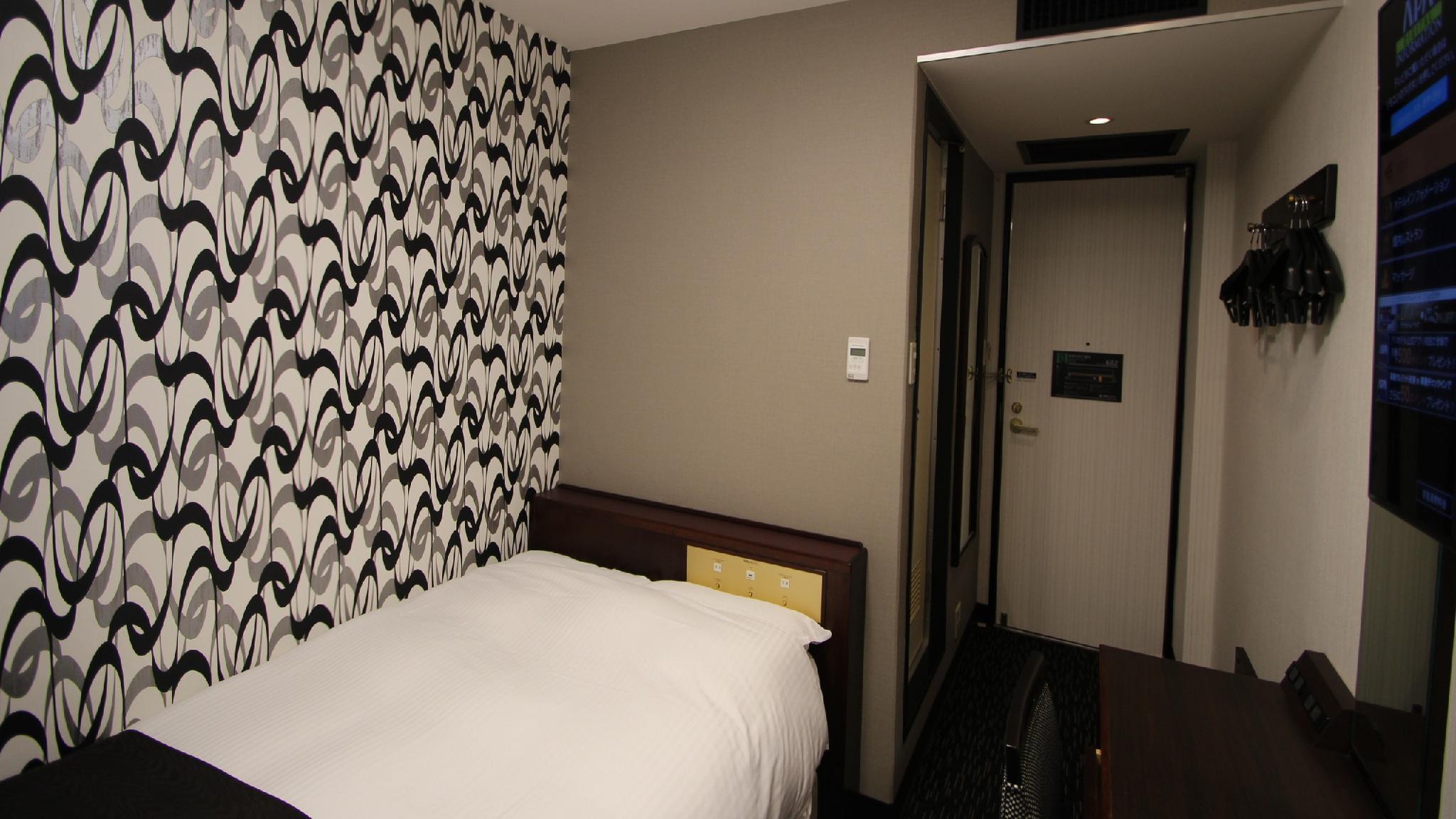 Semi Room, 2 Double Beds