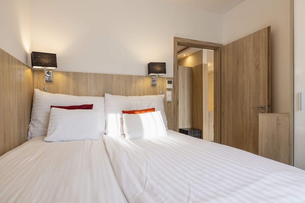 Silver Crown Hotel & Residence 12/50
