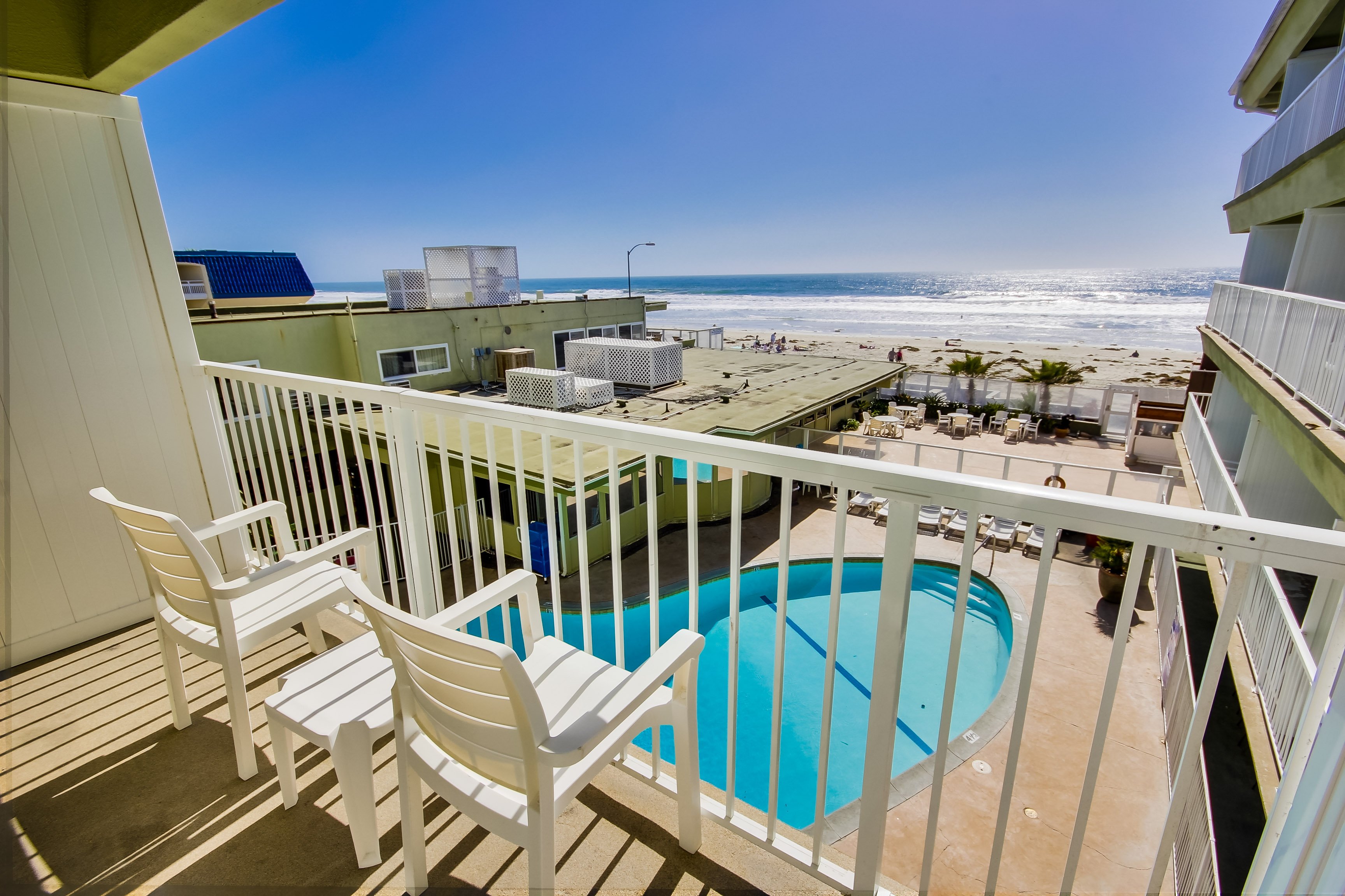 Surfer Beach Hotel 38/59