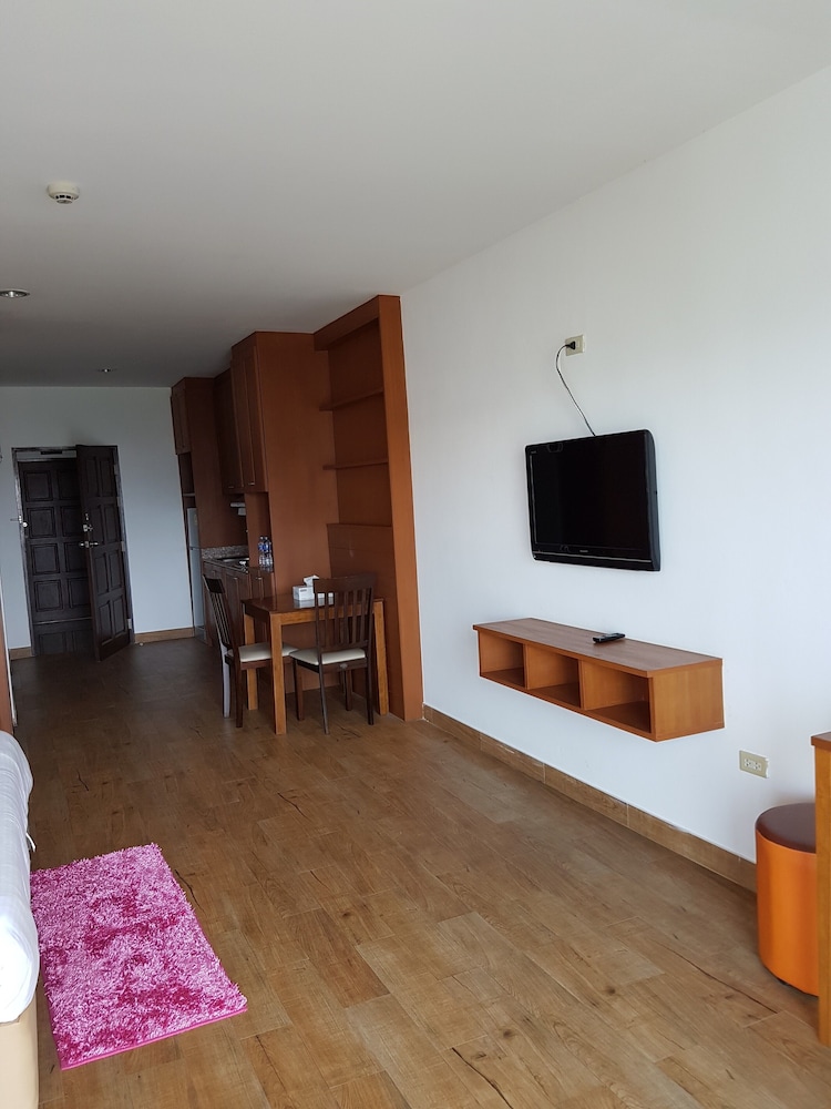 Vtsix Condo Rentals at View Talay 6 Pattaya 43/71
