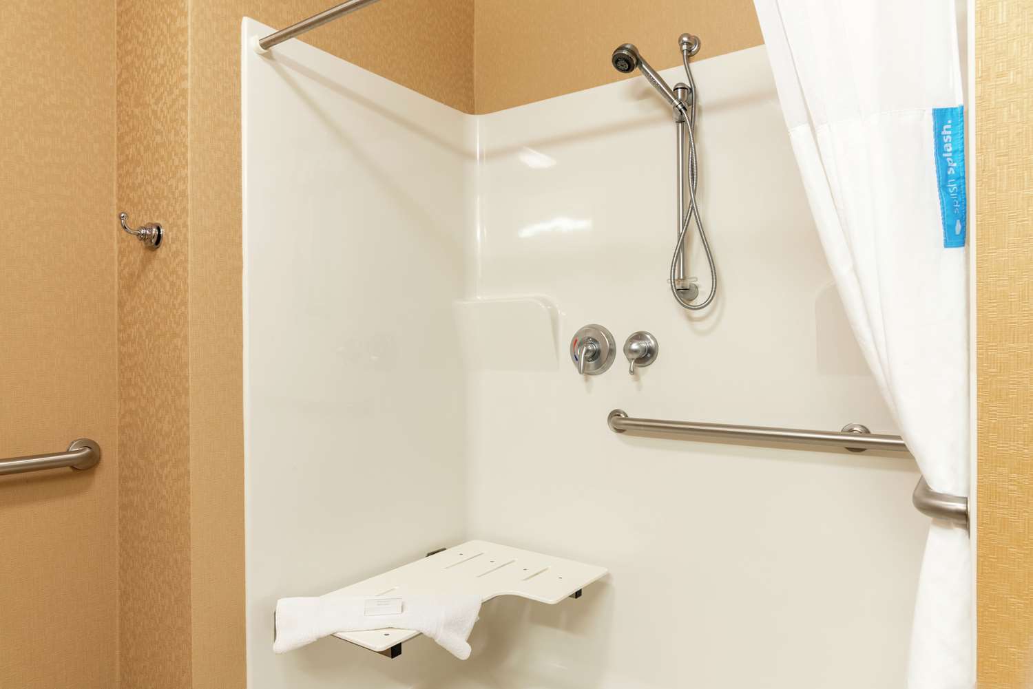 Hampton Inn Suites Marshalltown 23/25