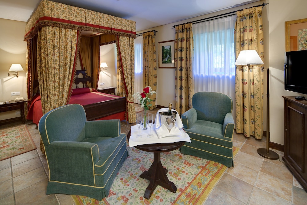 Parador De Cangas De Onis 36/73