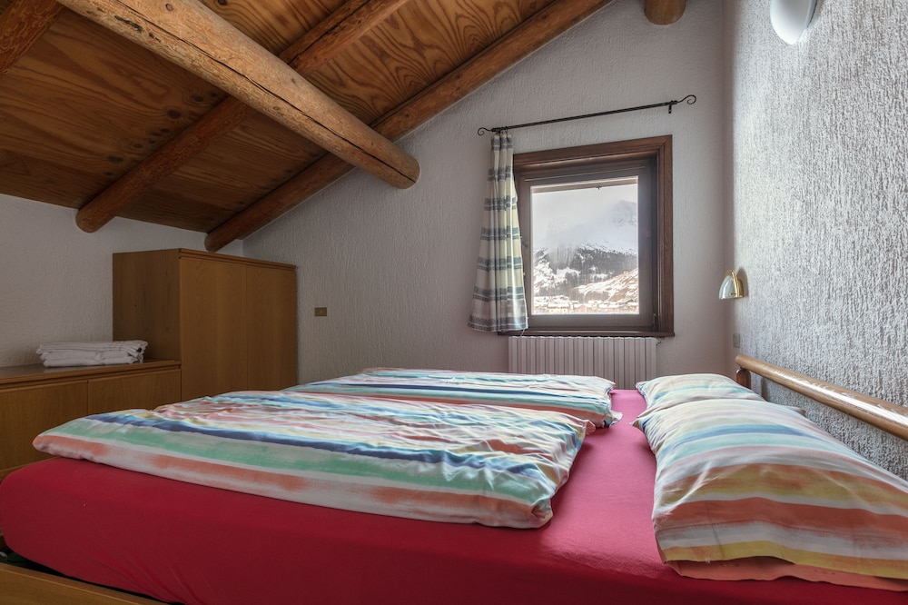 1 Bedroom, Apartment, Queen Bed, Mountain View, Sofa