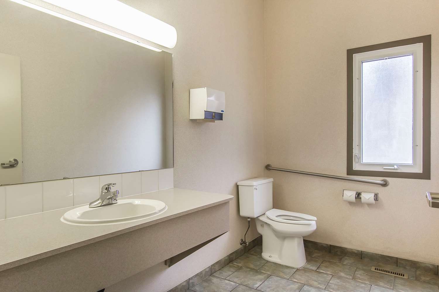 Econo Lodge Inn and Suites Lethbridge - Henderson Lake 29/29