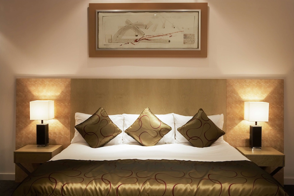 PARK PLAZA CARDIFF 18/60