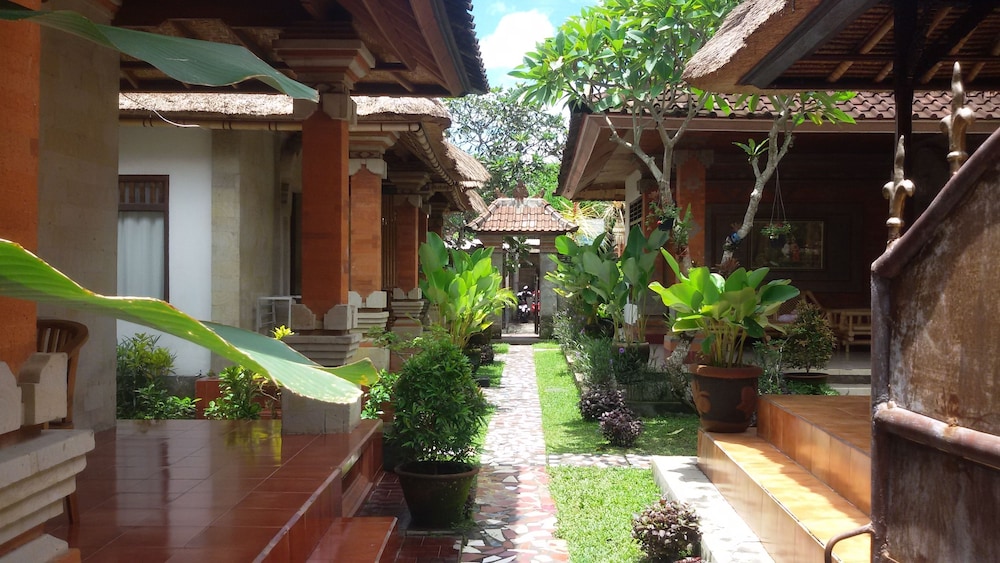 Nyoman Warta Accommodation 4/25