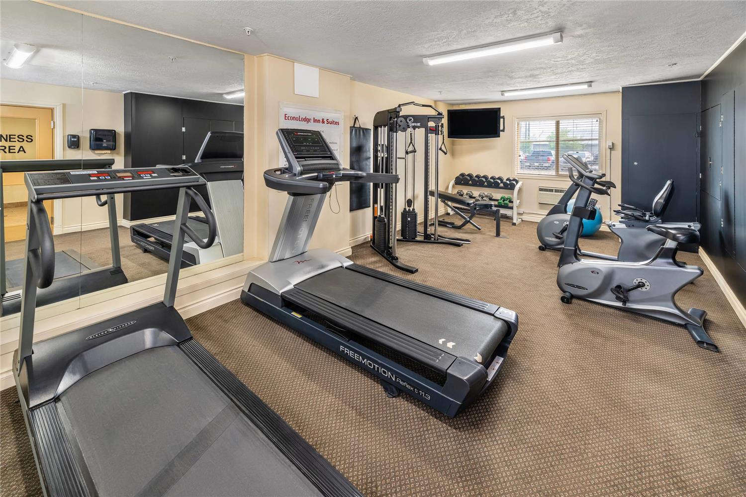 Econo Lodge Inn & Suites High Level, AB 18/29
