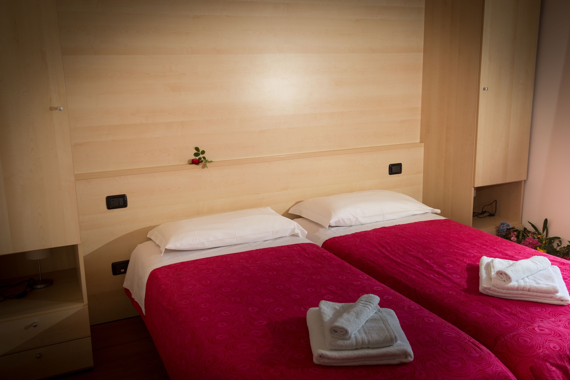 ROOM, DOUBLE BED