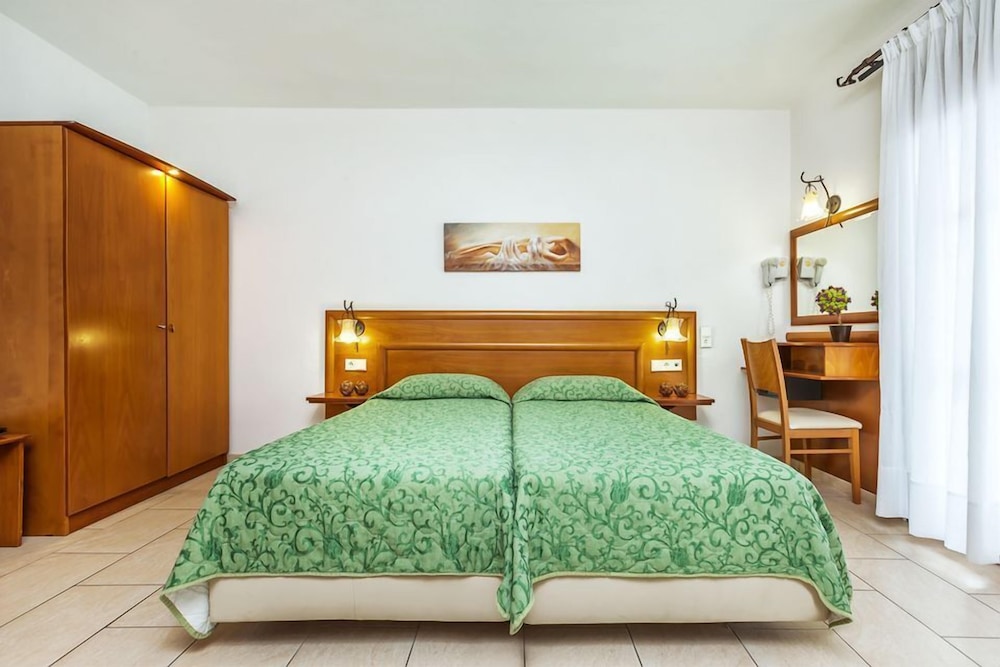 Nereides Hotel 16/49