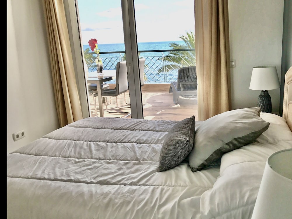 Mi Capricho Beachfront Apartment - Sitio De Calahonda 40/50