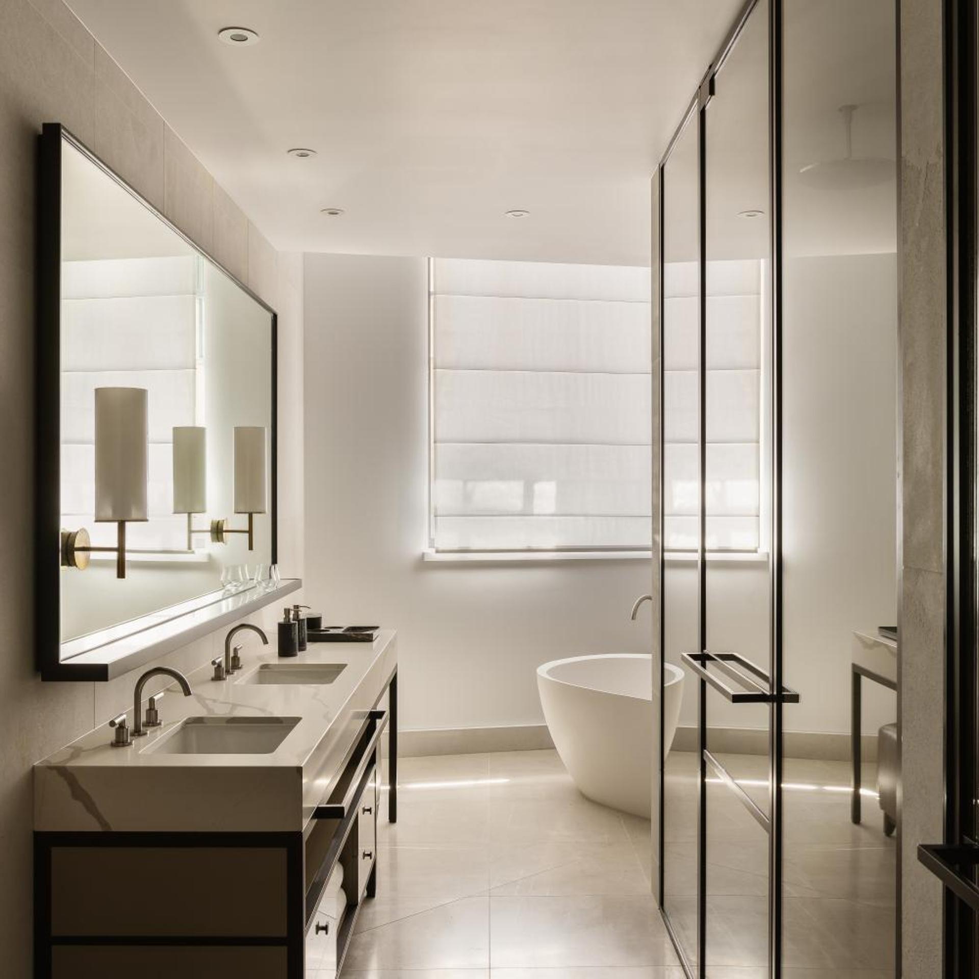 Deluxe, Suite, Accessible