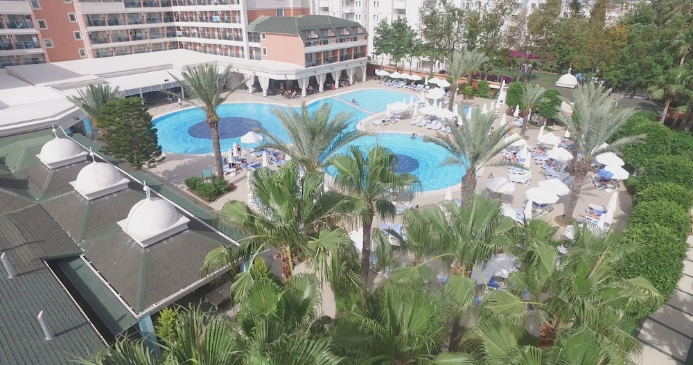 Insula Resort & Spa 6/35