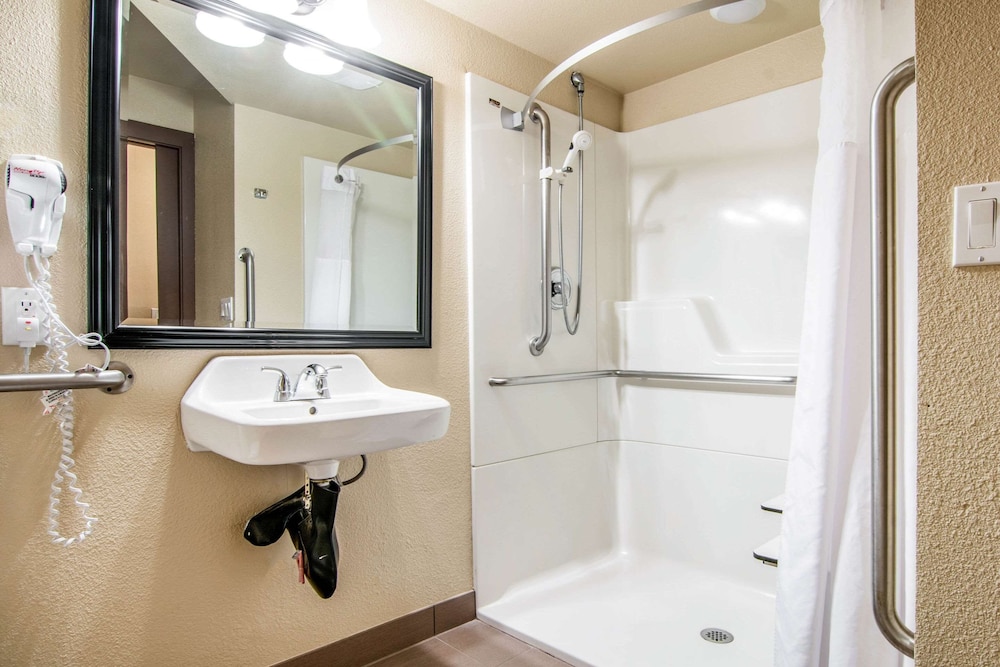 Comfort Inn & Suites Vancouver Downtown City Center 8/48