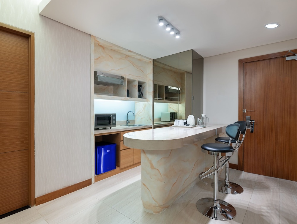 Aston Solo Hotel 41/49
