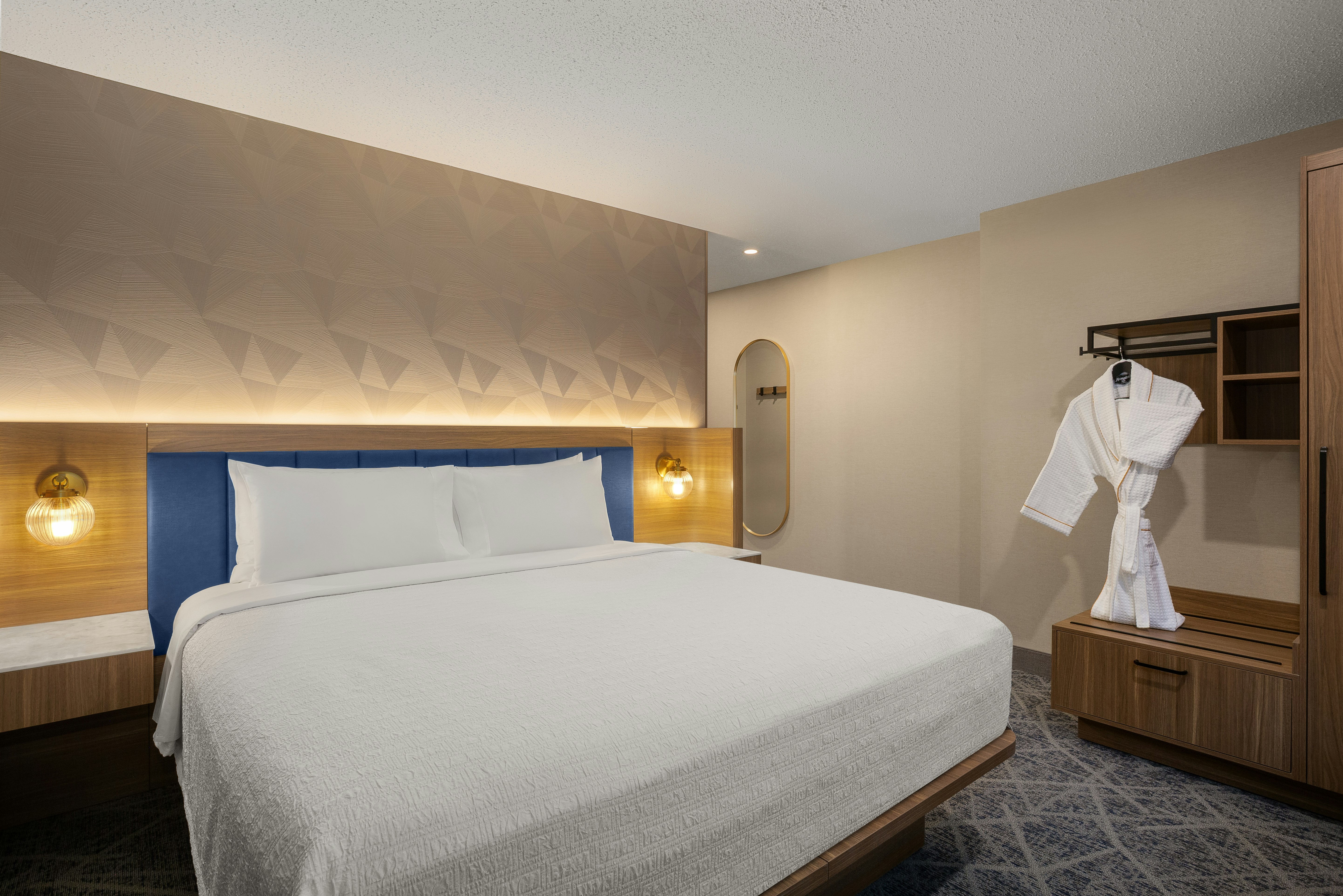 DELUXE, KING BED, SOFA