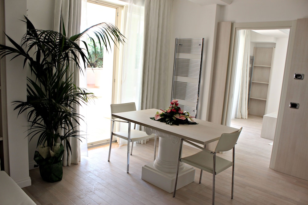 PARADISO HOTEL BOVELACCI 45/68
