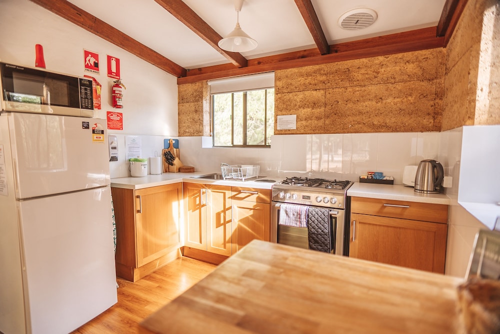 BUSSELLS BUSHLAND COTTAGES 8/47
