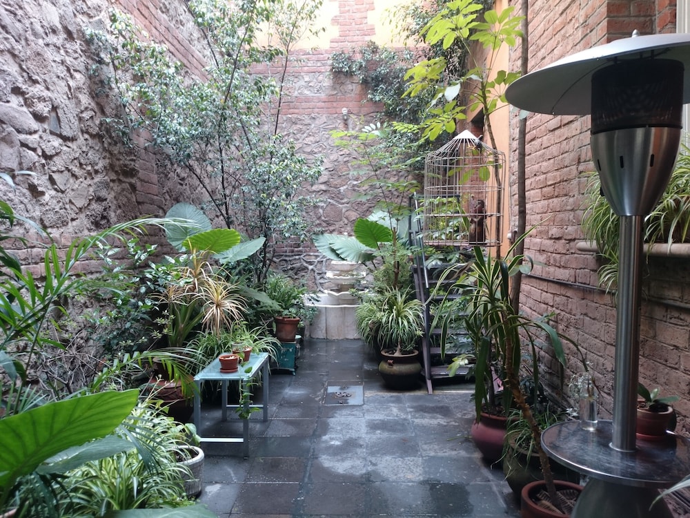 El Patio 77 44/50