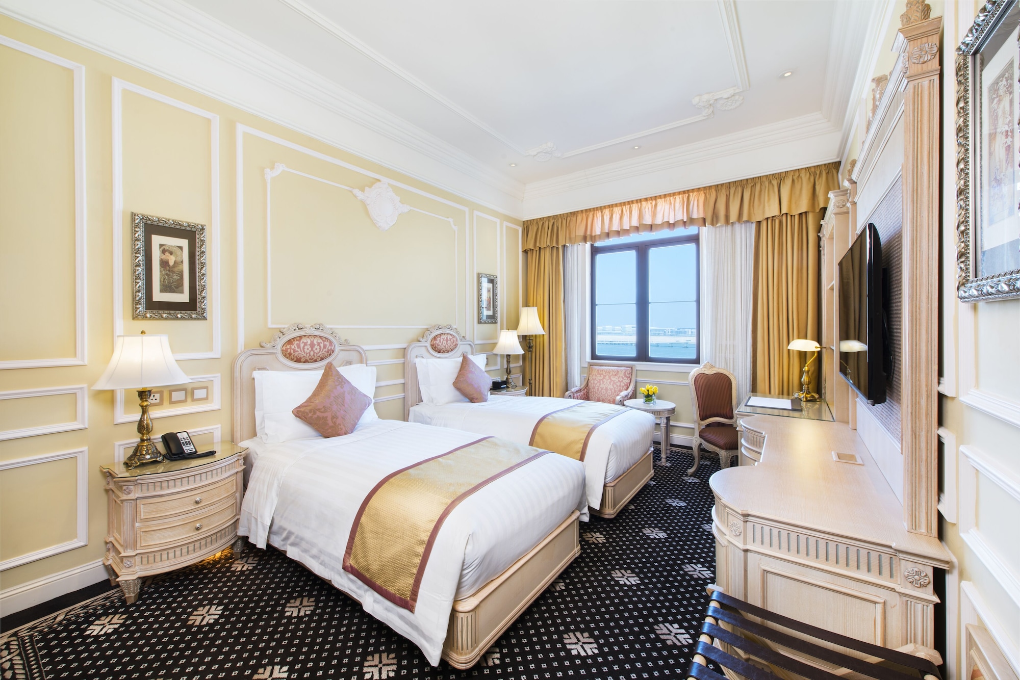 1 BEDROOM, SUITE