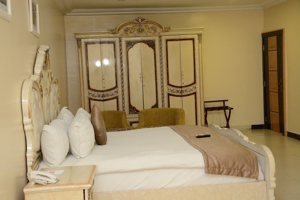 Warri Wetland Hotel 12/39