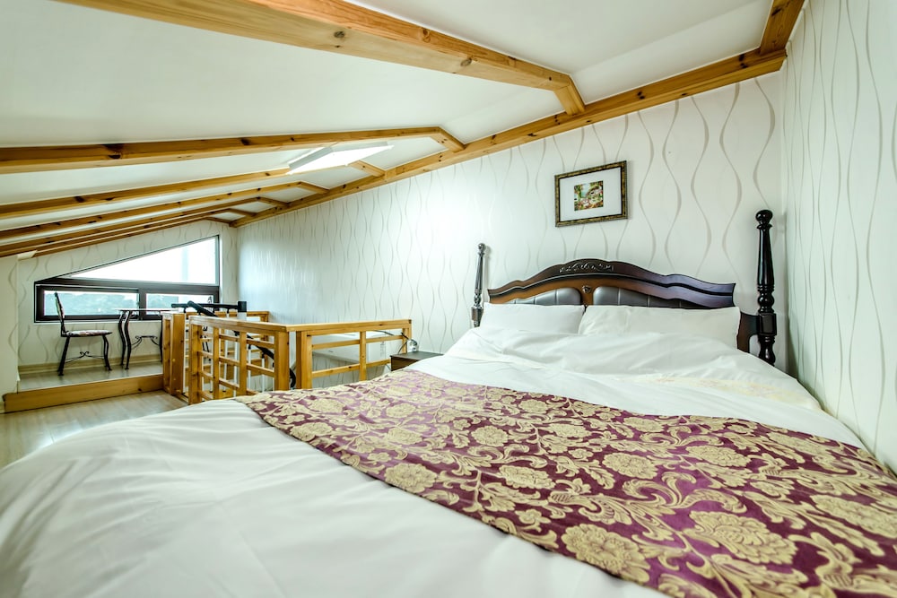 Jungmun Jejuhue Pension 12/44