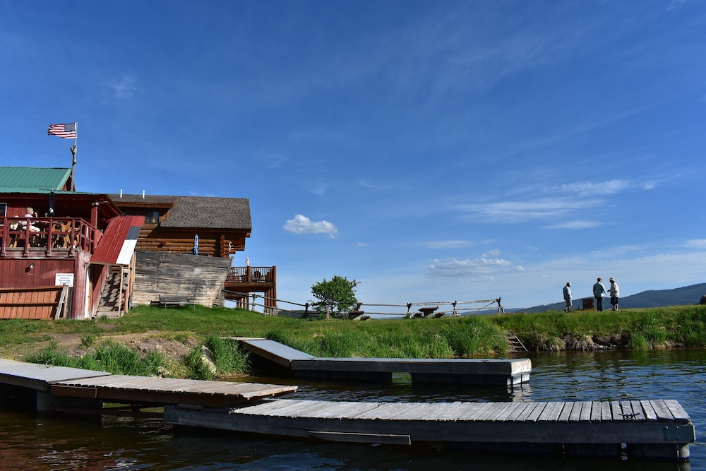 Lake View Suites Yellowstone 34/39