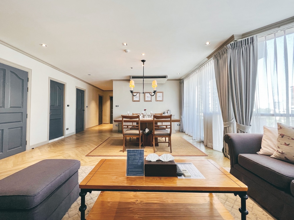 THEA Private Suites by TH District 48/64