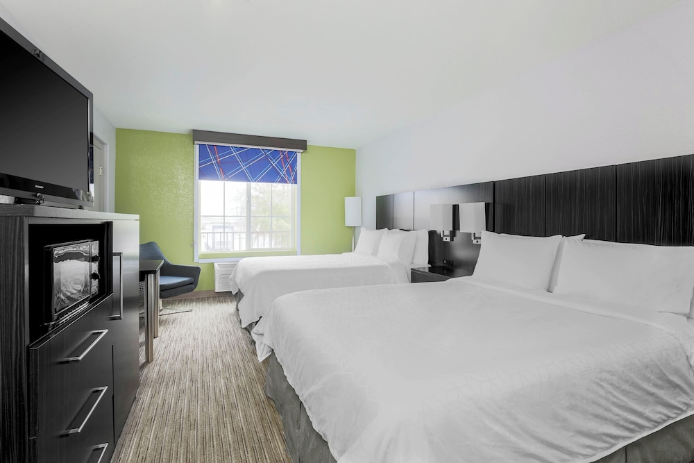 Suite, 2 Queen Beds, Accessible