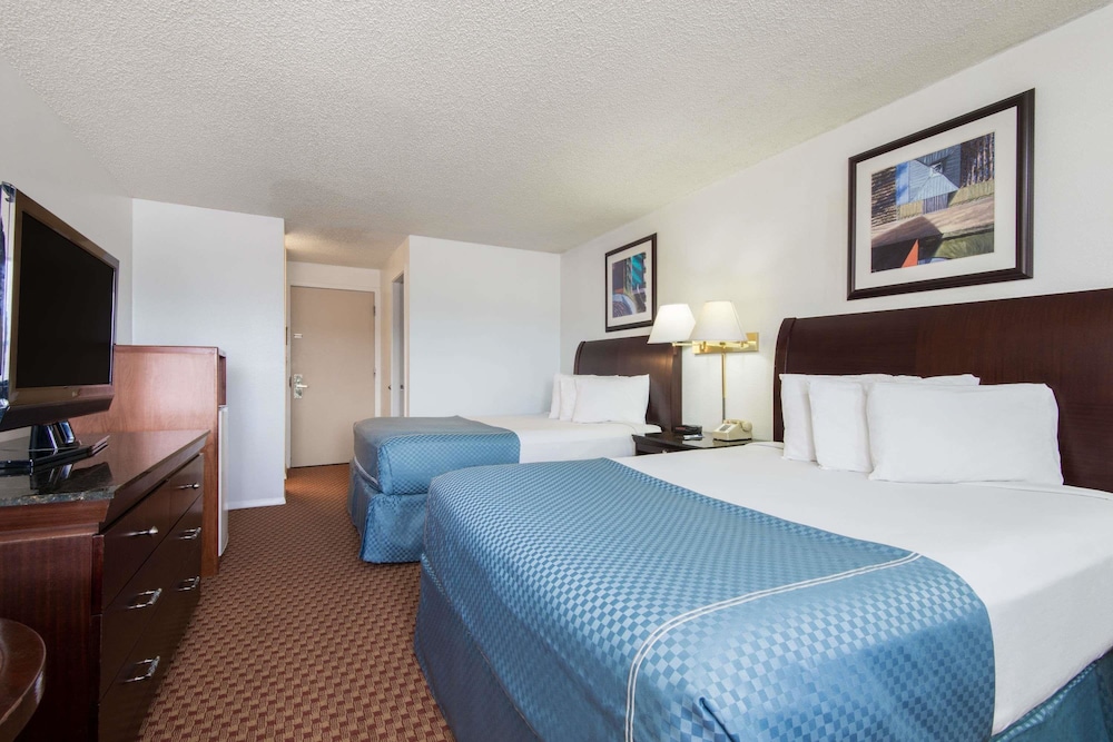 Travelodge By Wyndham Laramie 8/24