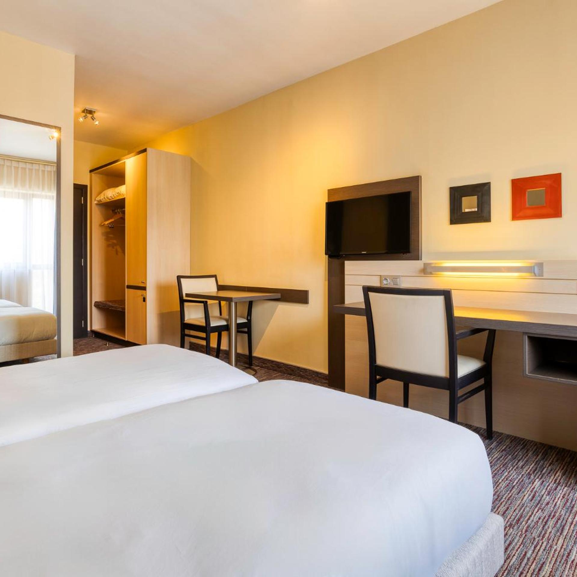 غرفة بسرير مزدوج بشرفة، B&B HOTEL Mons Centre 5/7
