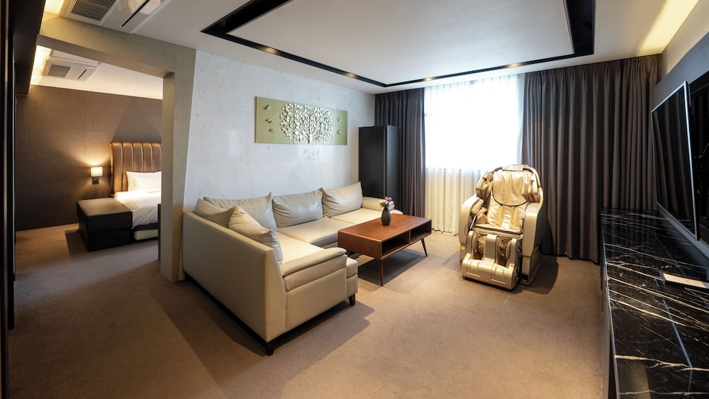 Golden Business Hotel 48/65