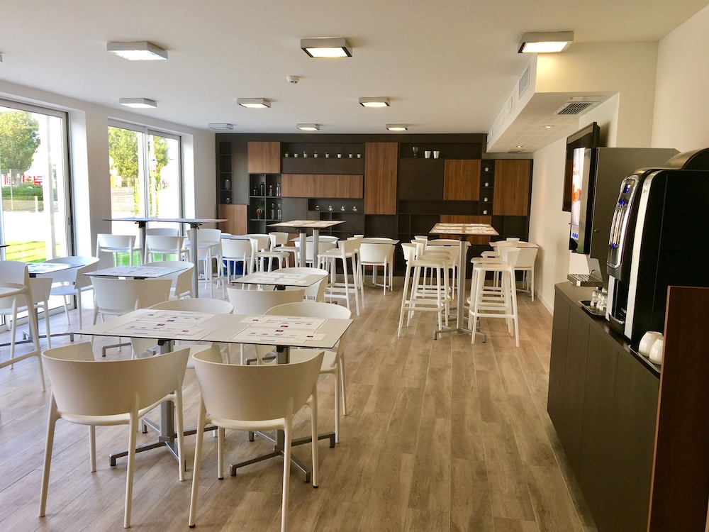 Brit Hotel Confort Martigues 38/51