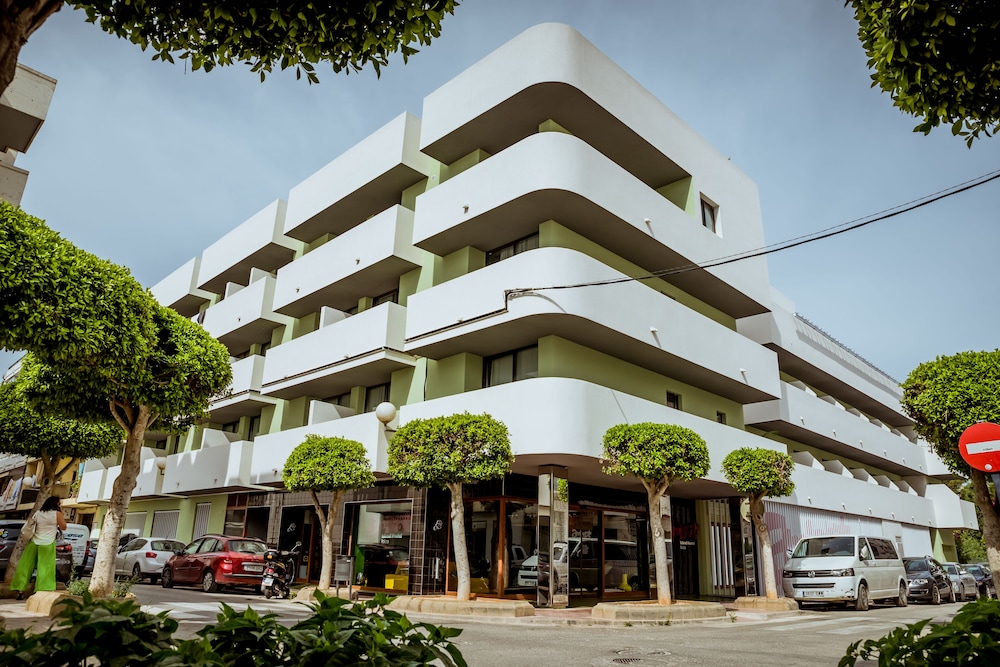 Amistat Island Hostel Ibiza 2/100