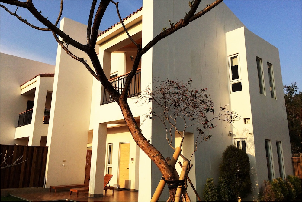 Bay Forest Boutique Hotel 66/72