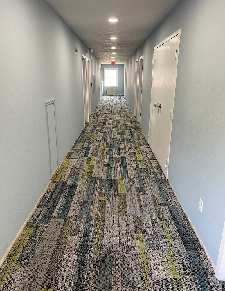 Luxor Inn & Suites 3/52