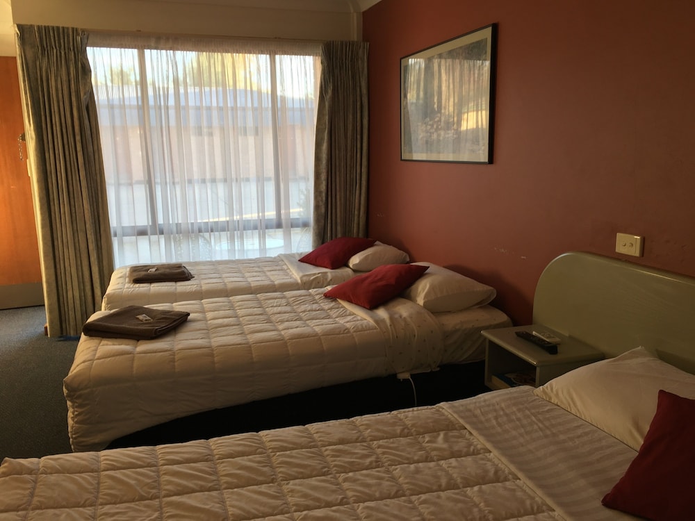 Parkway Motel 16/19