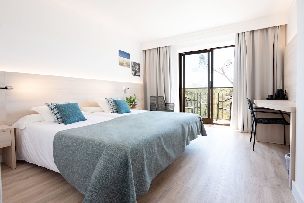Playa Mondrago Hotel Apartments 24/57